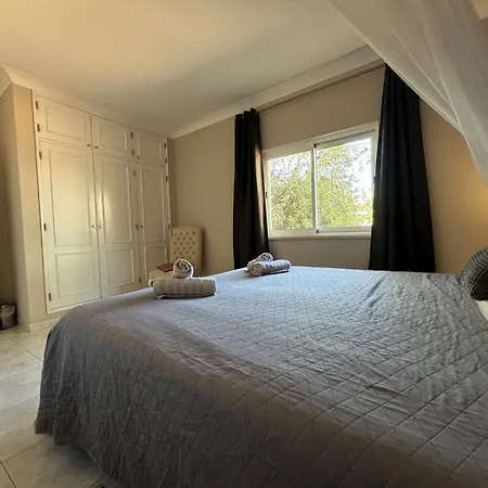 Beachhouselagos Bed & Breakfast
