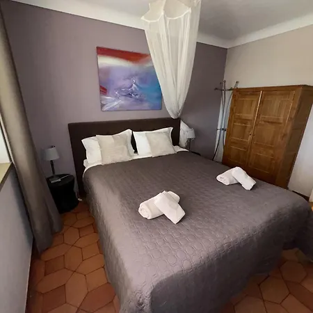 Beachhouselagos Bed & Breakfast *