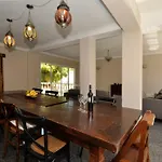 Bed & Breakfast House - Beachhouselagos - Meia Lagos