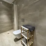 House - Beachhouselagos - Meia Bed & Breakfast Lagos